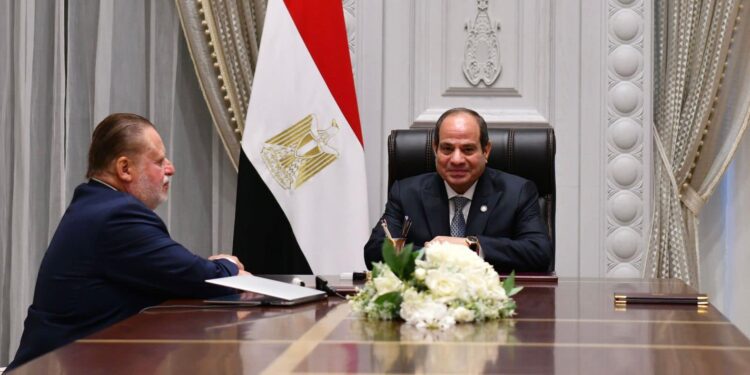 عاجل ..الرئيس السيسي يلتقي محافظ البنك المركزي المصري