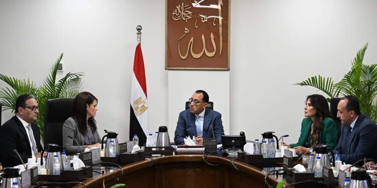 رئيس الوزراء يتابع تنفيذ خطة حوكمة الإنفاق الاستثماري