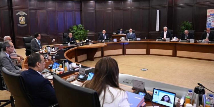 قرار هام من الحكومة للموظفين بالجهاز الإداري للدولة ( تفاصيل )