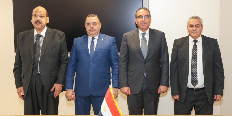 البريد المصري يوقع بروتوكول تعاون مع جهاز تنظيم النقل الداخلي