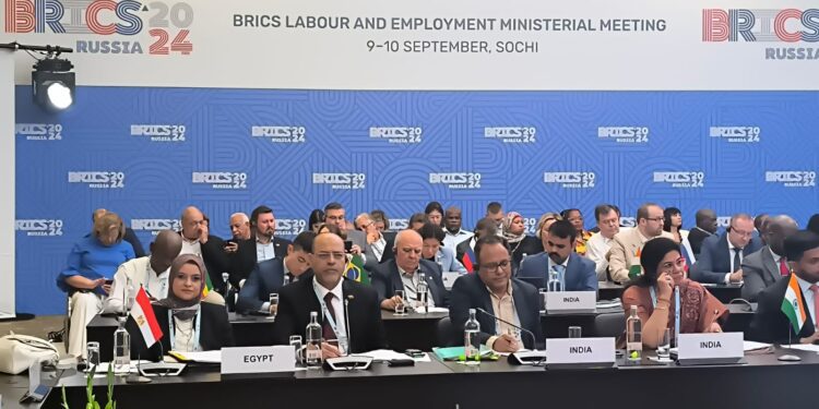 وزير العمل : البطالة تتراجع في مصر