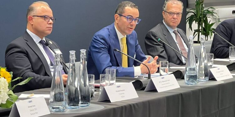 وزير الاستثمار :الحكومة استثمرت 300 مليار دولار في تطوير البنية التحتية خلال العقد الماضي