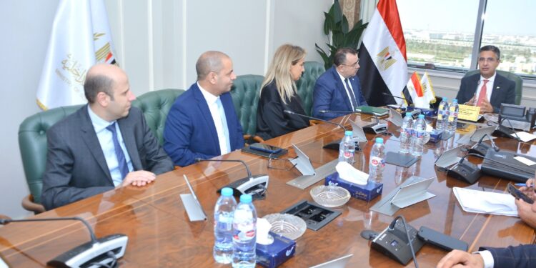 التموين تجتمع مع البريد وفيزا لتقديم مجموعة من الخدمات المالية