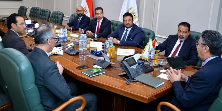 وزير التموين يلتقي بنك أبو ظبي الأول مصر لبحث التعاون المشترك