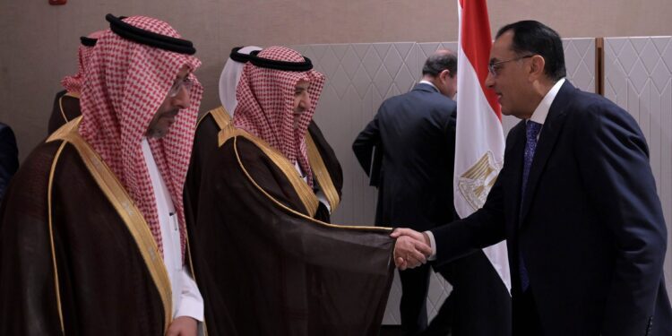 مدبولي لوزير الصناعة السعودي : الحكومة تعمل على تحفيز قطاع الصناعة في مصر