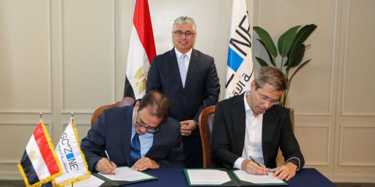 بإستثمارات 100 مليون جنيه ..توقيع عقد مشروع شركة بيرل لإنتاج البولي يوريثان بالسخنة الصناعية