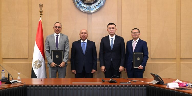 اتفاق بين “بايك” الصينية و”ألكان” لإقامة مصنع لإنتاج سيارات كهربائية في مصر