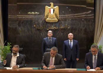 توقيع مذكرة تفاهم مع “موانىء دبي ” لتطوير منطقة حرة عامة بأراضي “العاصمة الإدارية”