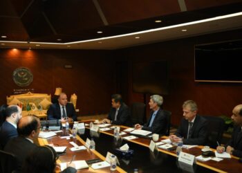 الرقابة المالية تبحث مع البنك الآسيوي للاستثمار في البنية التحتية سبل التعاون المشترك