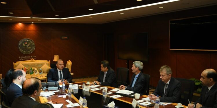 الرقابة المالية تبحث مع البنك الآسيوي للاستثمار في البنية التحتية سبل التعاون المشترك
