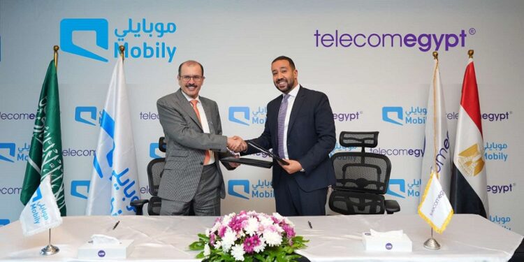 موبايلي تتعاون مع المصرية للاتصالات لإنزال أول كابل بحري يربط بين السعودية ومصر
