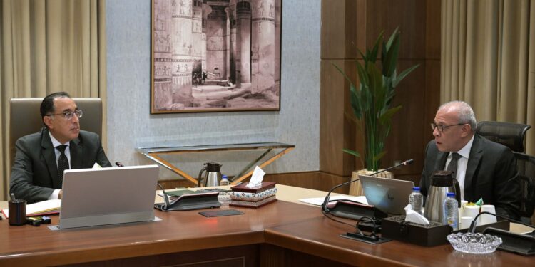 رئيس هيئة تنمية الصعيد : إنشاء وتجهيز 14 مجمعا صناعيا حرفيا لخدمة عدد من المحافظات