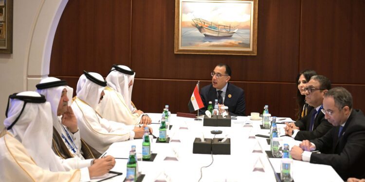 رئيس الوزراء يلتقي وفد رجال أعمال غرفة التجارة والصناعة القطرية