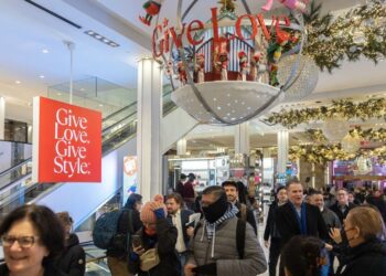 بلومبرج : الأميركيون أنفقوا 13.5 مليار دولار في يوم “إثنين الإنترنت”