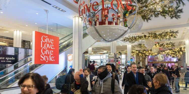 بلومبرج : الأميركيون أنفقوا 13.5 مليار دولار في يوم “إثنين الإنترنت”