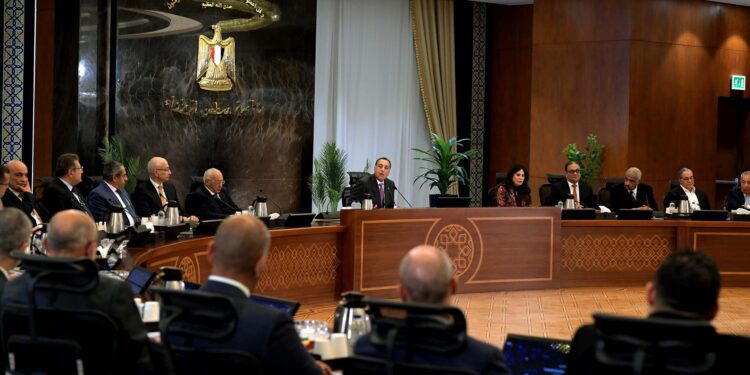 التفاصيل الكاملة لإجتماع رئيس الوزراء مع أعضاء “اللجان الاستشارية المُتخصصة”