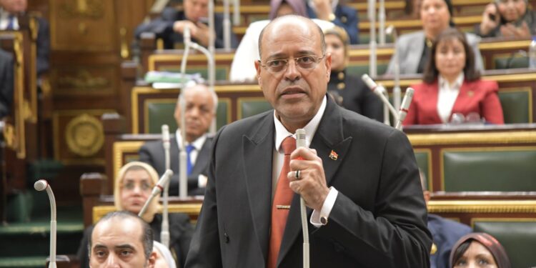 وزير العمل : الحكومة حريصة على “قانون عمل” يُراعي معايير العمل الدولية