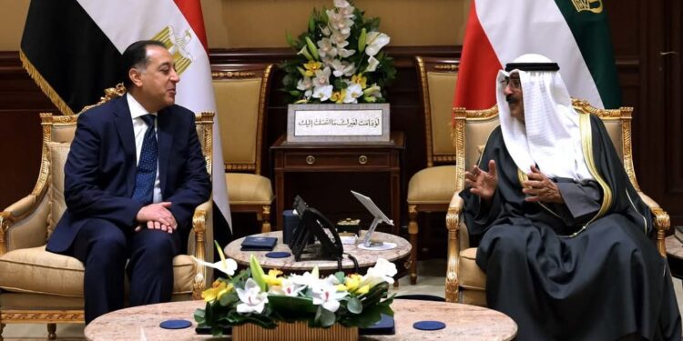 رئيس الوزراء : الحكومة حريصة على دعم المستثمرين الكويتيين بصورة دائمة