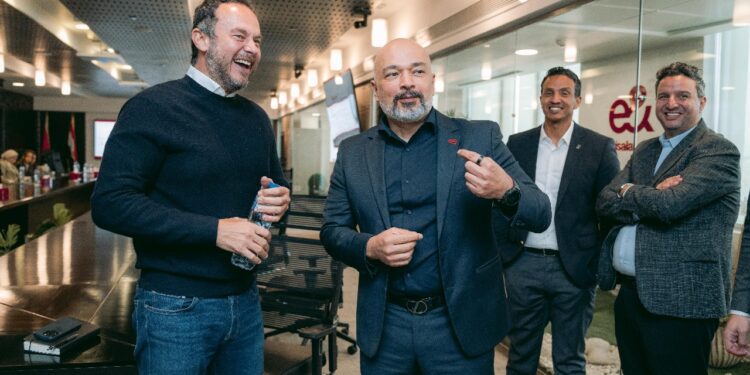 “إي آند بيزنس” تتعاون مع “المطورون العرب القابضة” لتطوير البنية التحتية للاتصالات