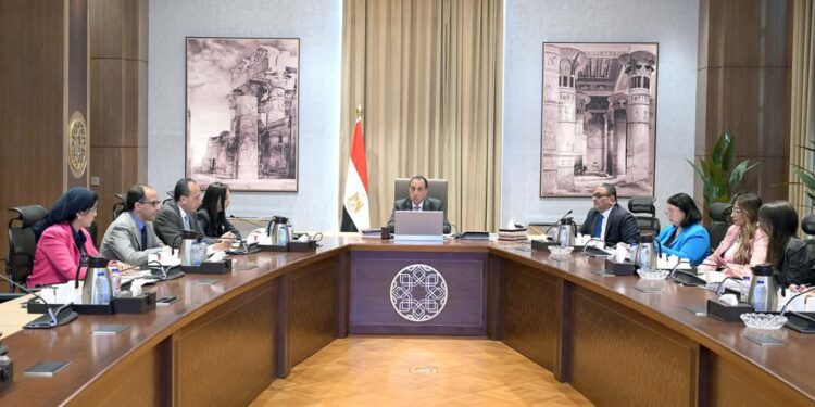 تفاصيل اجتماع هام بين رئيس الوزراء ووزيرة التضامن