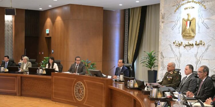 رئيس الوزراء : مستعدون لتذليل جميع العقبات التي تواجه أية استثمارات أجنبية في مصر