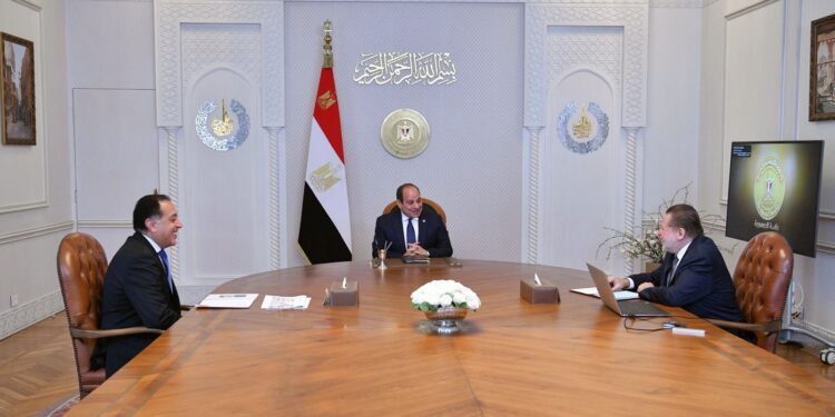 تفاصيل اجتماع الرئيس السيسي مع محافظ البنك المركزي المصري