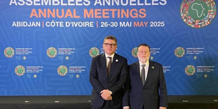 محافظ البنك المركزي يهنئ خالد شريف بعد انتخابه مديرًا تنفيذيًا لمصر وجيبوتي ببنك التنمية الإفريقي