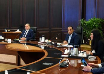 بحضور محافظ المركزي ..الحكومة تؤكد على استمرار العمل بنظام سعر صرف مرن