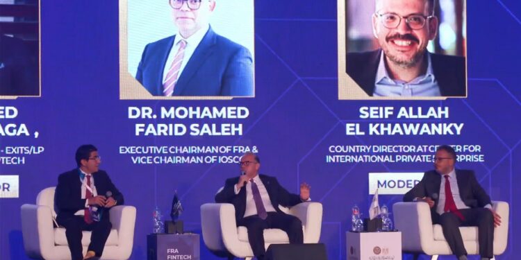 رئيس الرقابة المالية يرد بحسم على سؤال : متى يسير العمل داخل الهيئة بشكل مؤسسي؟