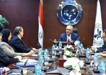 مجموعة كريستال مارتن العالمية تبحث إنشاء مصنع للمنسوجات والملابس الجاهزة في مصر