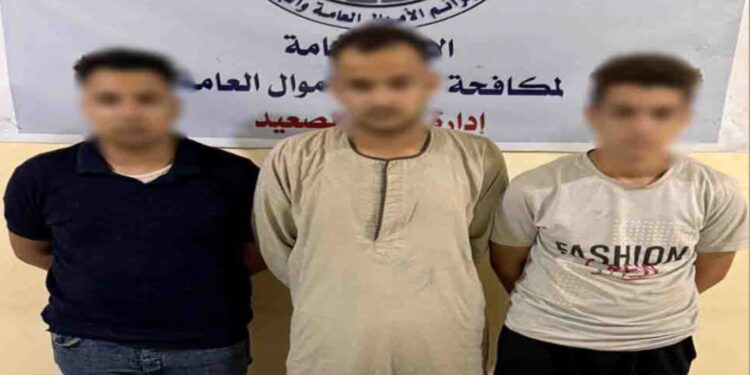 ضبط 3 عناصر إجرامية زعموا أنهم موظفى خدمة عملاء بالبنوك