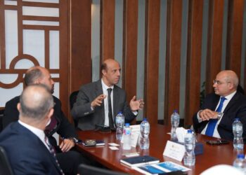 الرقابة المالية تبحث مع اقتصادية قناة السويس سبل الاستفادة من سوق الكربون الطوعي