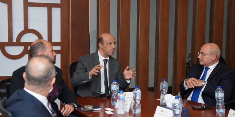 الرقابة المالية تبحث مع اقتصادية قناة السويس سبل الاستفادة من سوق الكربون الطوعي