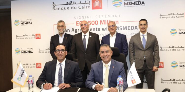 جهاز المشروعات يوقع عقدين جديدين مع بنك القاهرة بقيمة 500 مليون جنيه لتمويل المشروعات متناهية الصغر