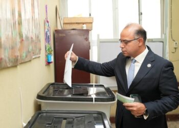 رئيس الرقابة المالية يُدلي بصوته في انتخابات مجلس الشيوخ 2025