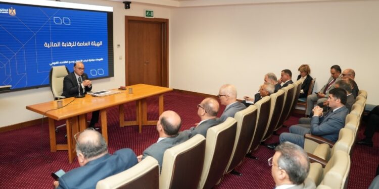 رئيس الرقابة المالية يلتقي بالسفراء المنقولين للعمل بالسفارات والبعثات المصرية بالخارج