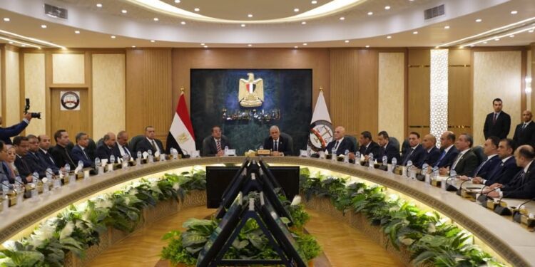 النيابة العامة تسلم 200 كيلو جرام من السبائك الذهبية للبنك المركزي المصري