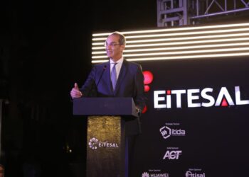 وزير الاتصالات : يوجد حاليًا 14 مصنعًا للهواتف “المحمولة” فى مصر