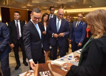 وزير الاستثمار والتجارة الخارجية يفتتح معرض المشروعات الصغيرة والمتوسطة