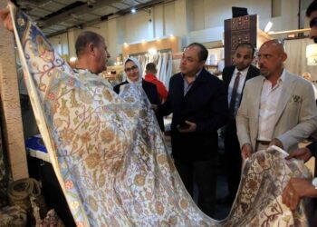 رئيس هيئة تنمية الصعيد يتفقد أجنحة محافظات الصعيد وحلايب وشلاتين بمعرض تراثنا