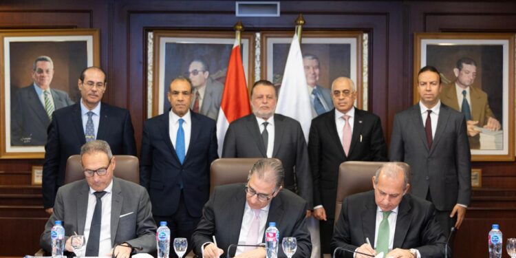 عاجل .. البنك المركزي يُطلق مبادرة “افتح حسابك في مصر” للمصريين العاملين بالخارج