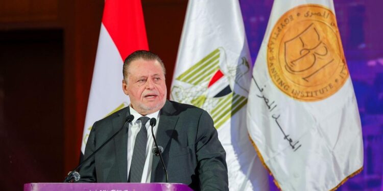 محافظ المركزي يشهد حفل تخرج دفعات جديدة من برنامج “قيادات المستقبل” بالمعهد المصرفي المصري