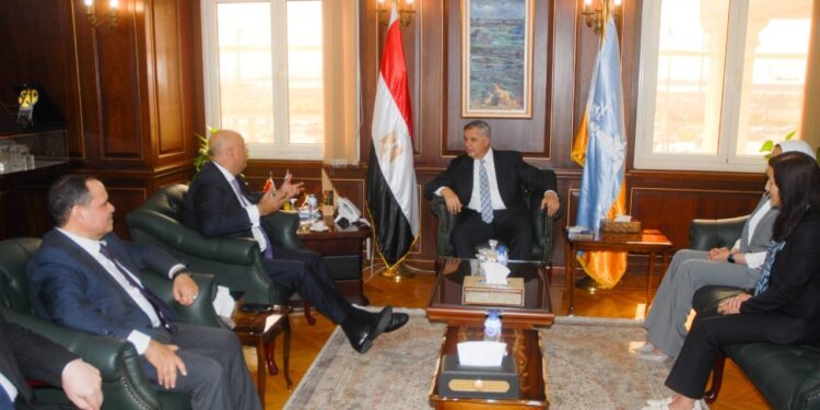 جهاز المشروعات يدرس التوسع في تمويل المشروعات الصناعية للشباب بالتعاون مع محافظة الإسكندرية