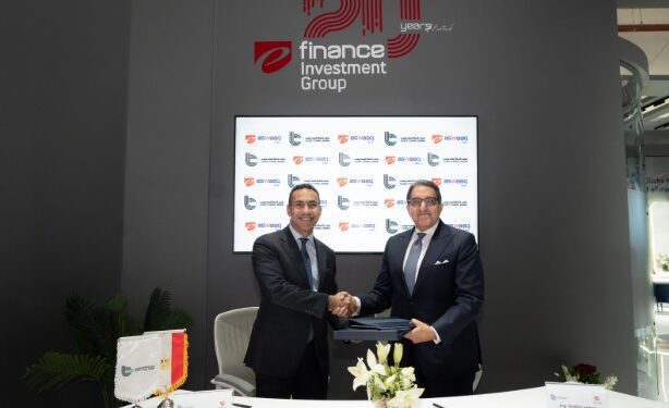 بنك قناة السويس يوقع بروتوكول مع “إي أسواق – مصر” لدعم المشروعات الصغيرة والمتوسطة