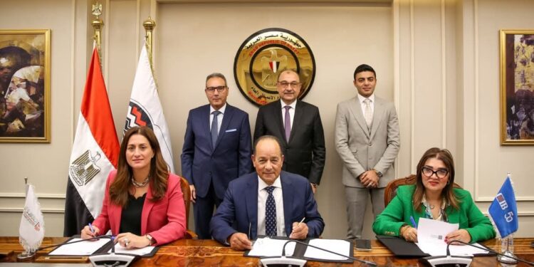 تحالف مصرفي يمول إنشاء أول مصنع لإنتاج أقراص وحبيبات الكلور في مصر وأفريقيا والشرق الأوسط