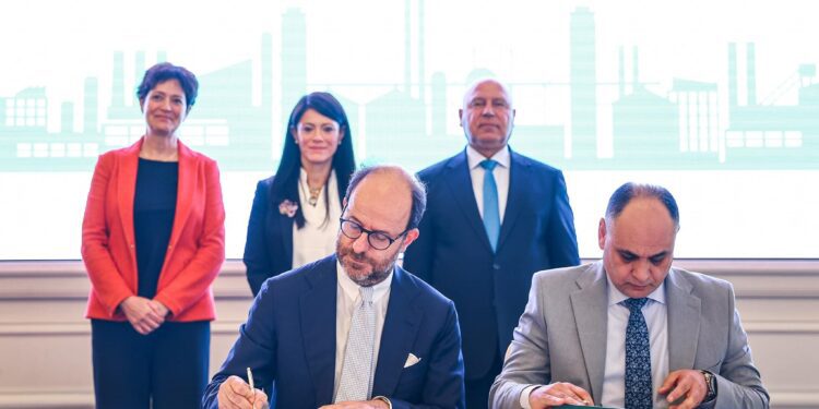 مصر توقّع مع الوكالة الفرنسية للتنمية وبنك الاستثمار الأوروبي اتفاق تمويل ميسر بقيمة 53.8 مليون يورو