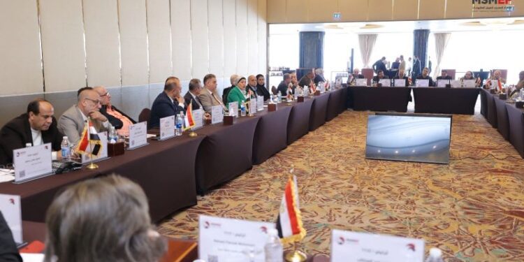 اتحاد تمويل المشروعات يعقد مائدة مستديرة مع عدد من جمعيات التمويل متناهي الصغر