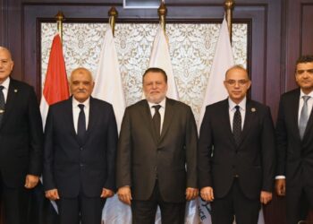 بحضور محافظ المركزي ورئيس الرقابة المالية ..إطلاق مبادرة” مصر معاكم” لرعاية الأبناء القصر لشهداء وضحايا العمليات الحربية والإرهابية