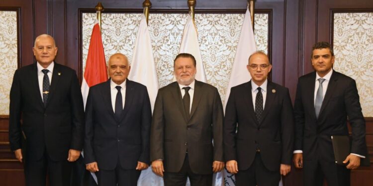 بحضور محافظ المركزي ورئيس الرقابة المالية ..إطلاق مبادرة” مصر معاكم” لرعاية الأبناء القصر لشهداء وضحايا العمليات الحربية والإرهابية