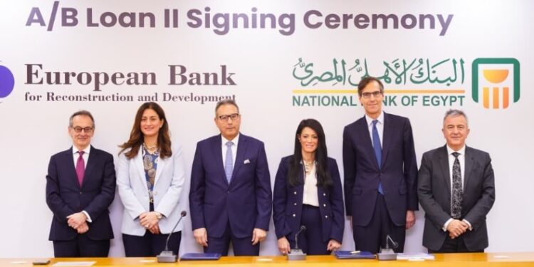 “الأهلي المصري” يحصل على 100 مليون دولار من الأوروبي لإعادة الإعمار لدعم المشروعات الصغيرة والمتوسطة ومتناهية الصغر